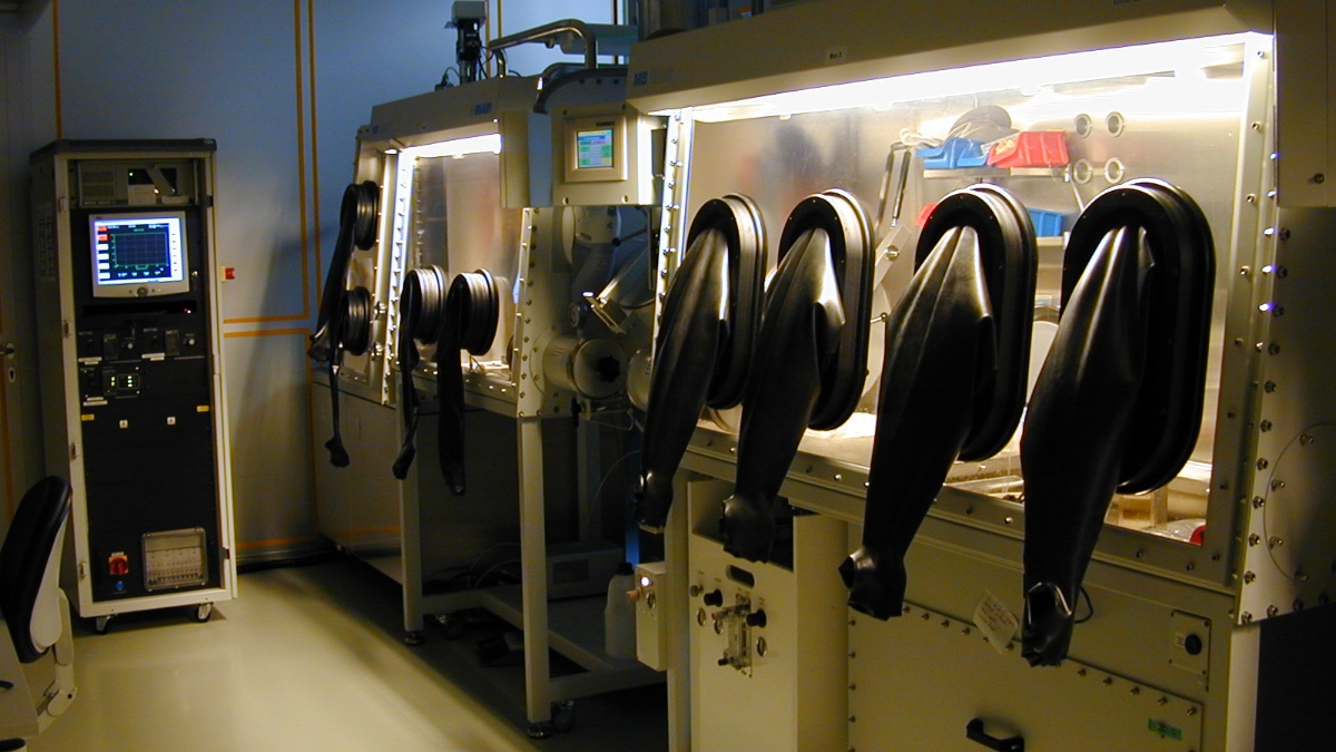 Gloveboxes for the Manufacturing of OLEDs
